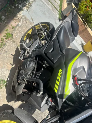 Moto Yamaha MT-03