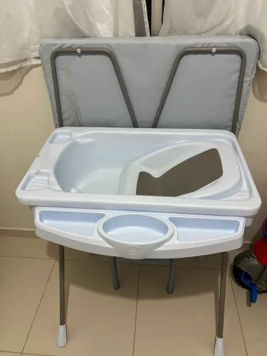 BANHEIRA COM TROCADOR