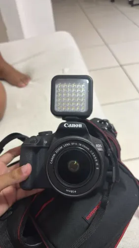Camera Canon EOS 2000D COMPLETA