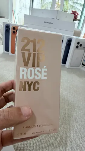 Perfume 212 VIP Rosé NYC 80 ml Carolina Herrera original