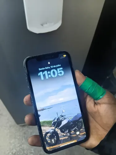 iPhone XR 64gb troca em iPhone 11 ou 12 com Volta minha iPhone unico dono todo bom
