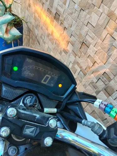 Cb 250f Twister 2022 cinza.