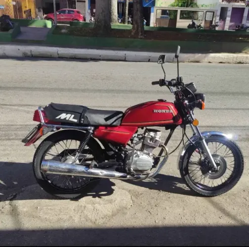CG ML 83 vermelha completa, funcionando tudo direitinho. VENDO OU TROCO EM OUTRA MOTO !
