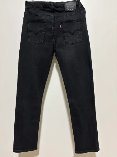 calça jeans Levis