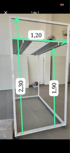 Arara p/ loja de roupas de Alta Qualidade com Rodinhas - Ideal para Vestidos Longos