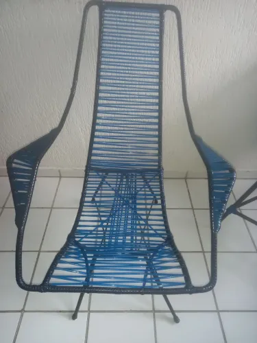 Vendo linda cadeira em ferro