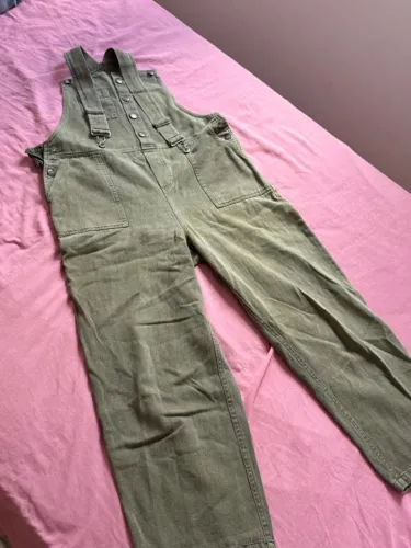 Macacão verde militar feminino