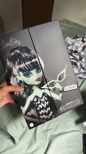 Frankie Barbie monster high skullector