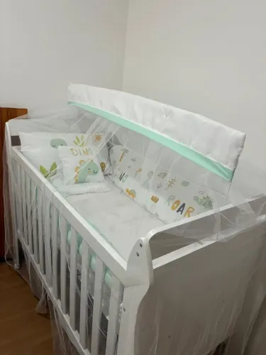 Berço Infantil sem colchão e acessórios