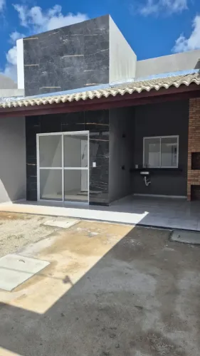Casa com dois quartos sendo um suíte - Barrocão - Itaitinga - 86m²