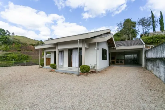 CASA MOBILIADA E EQUIPADA COM 3 QUARTOS SENDO 1 SUÍTE PARA LOCAÇÃO - SOUZA CRUZ