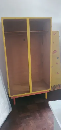 Oportunidade! Guarda roupa cabideiro em madeira maciça