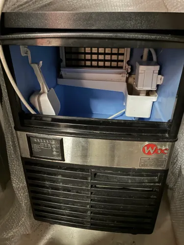 Maquina de gelo Woc WK55B-C gelo sólido 