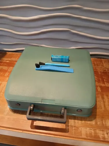 Máquina de escrever Olivetti Lettera 82 - "Na Caixa original"