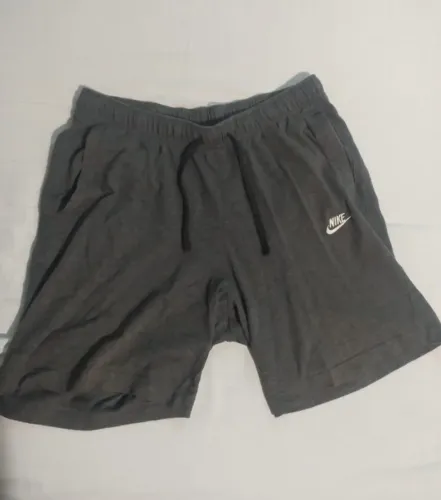 Bermuda cinza escuro nike