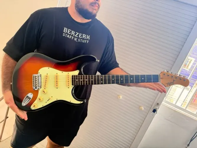 Combo Guitarra + Amplificador Tagima T-635 Sunburst + Meteoro 15W