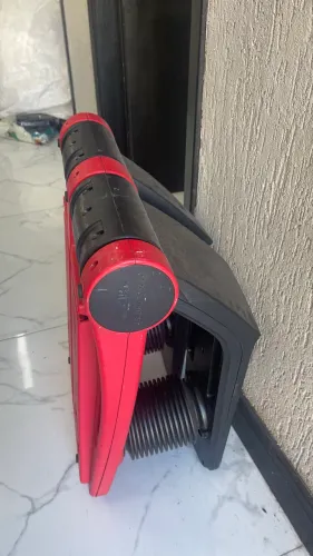 Este é um simulador de caminhada Air Climber Power System, comercializado pela Polishop.