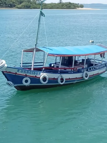 Vende-se este barco todo em dias
