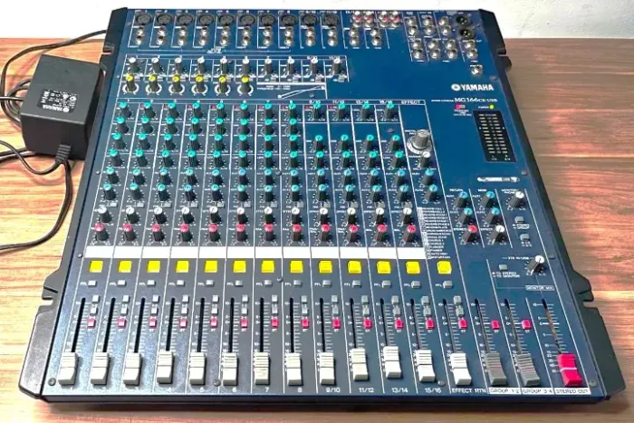 só hoje r$1.800-mesa yamaha mg166 cx usb-com efeitos/compressor/interface-troco teclado 