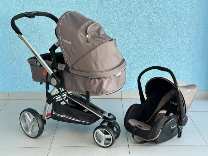 Carrinho de Bebê com Bebê Conforto Kiddo Compass II