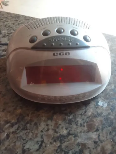 Rádio Relógio Retrô CCE
