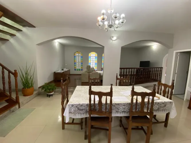 Casa em Candelária com 276 m² , 4 quarto(s) , 1 suíte(s) , 4 vaga(s)