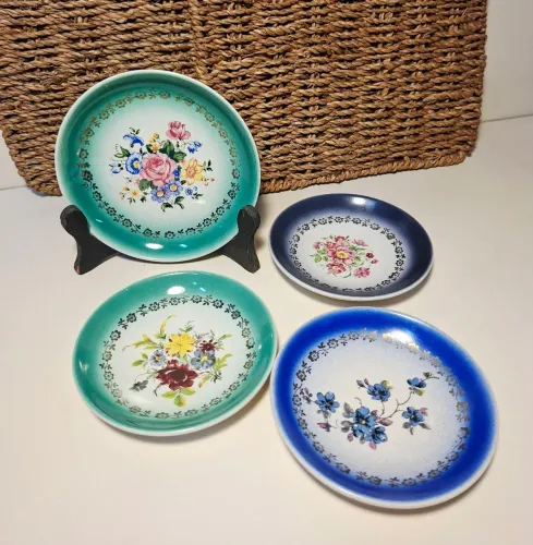 Conjunto de pratinhos em louça argentina