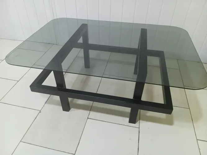 Mesa de centro de metalon e vidro