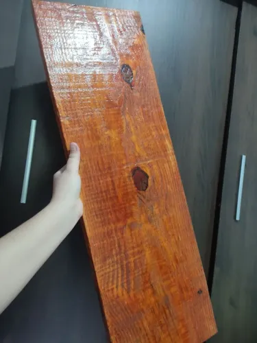 Prateleiras de madeira