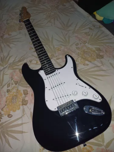 Guitarra Giannini Stratocaster
