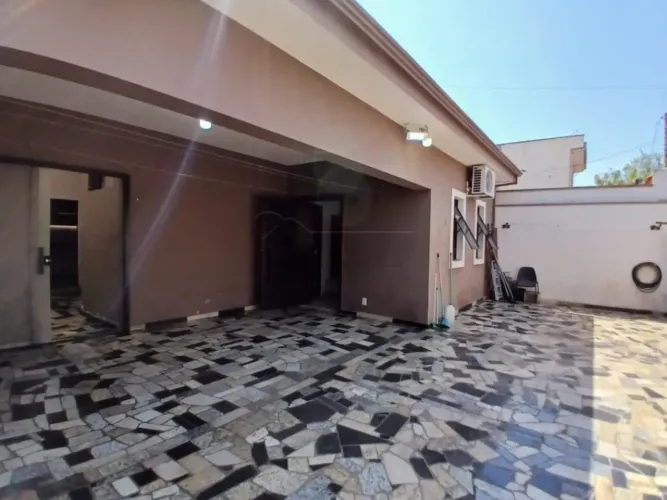 CASA RESIDENCIAL COM 4 QUARTOS LOCALIZADA NO RESIDENCIAL VITÓRIA.
