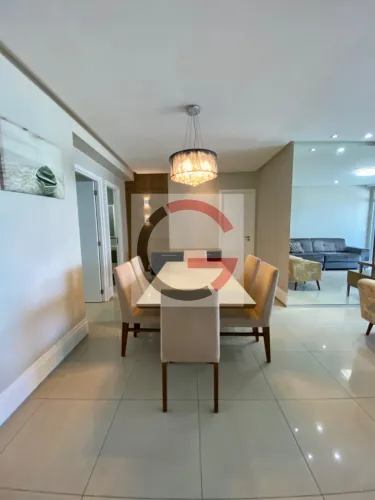 Apartamento com 3 suítes vista mar na Ponta do Farol