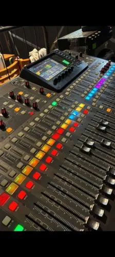 Mesa de som x32 behringer troco por moto