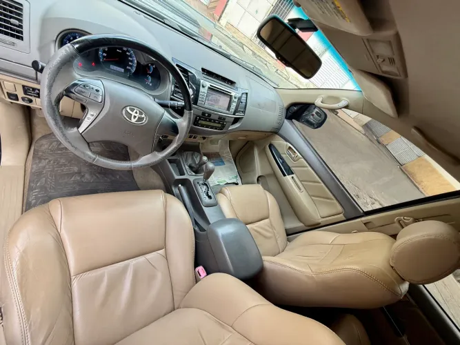 Toyota Hilux SW4 SRV D4-d 4X4 3.0 TDI Dies. AUT 2013