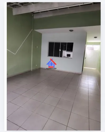 Imóvel a venda de 3 dormitórios , suite, lavabo e garagem coberta.