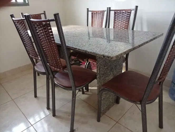 jogo de mesa com 6 cadeiras