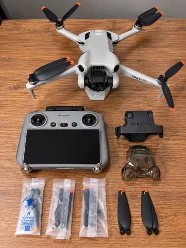 DJI MINI 4 PRO COM CONTROLE DE TELA