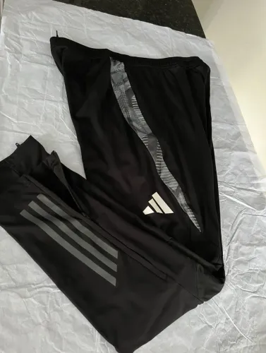 Calça adidas treino 