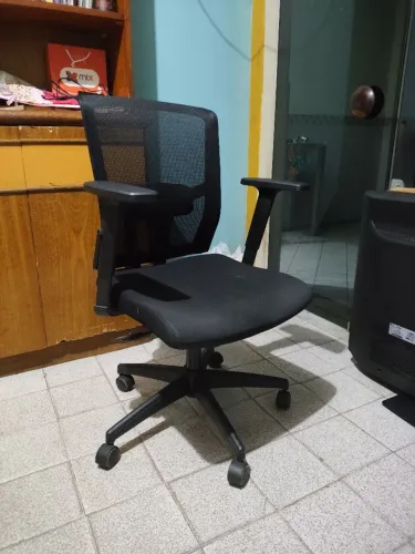 Cadeira de escritório preta