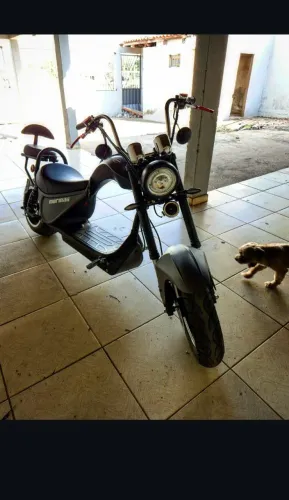 Mormaii W7 3000W: atinge até 65 km/h com duas baterias e autonomia de 100 km.