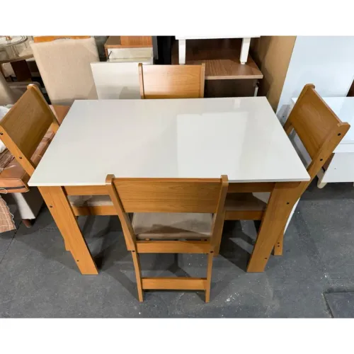Mesa com 4 cadeiras - entregamos hoje