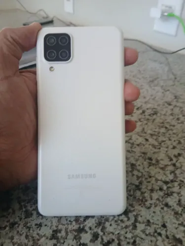 Vende se esse telefone A 12 bem conservado