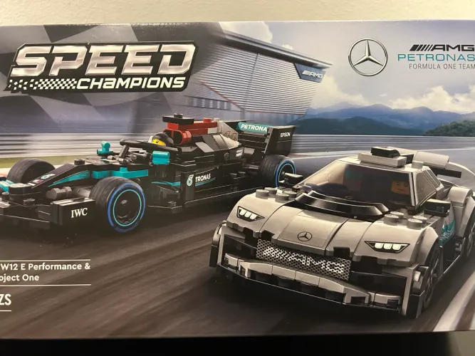 LEGO Speed Champions Mercedes AMG 76909 - 564 peças