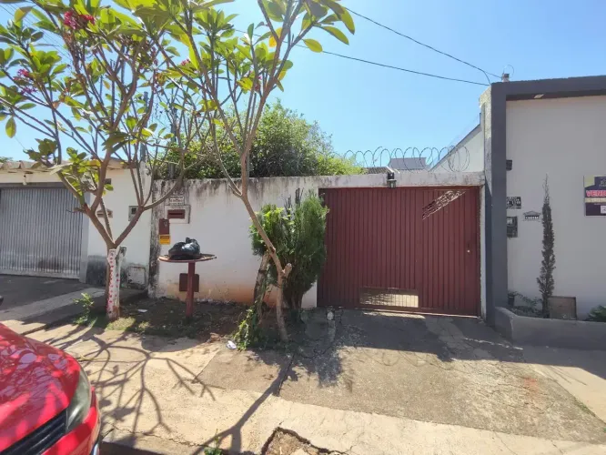 Casa 3 quartos sendo 1 suíte no Setor GENTIL MEIRELES. Encaixa no MCMV