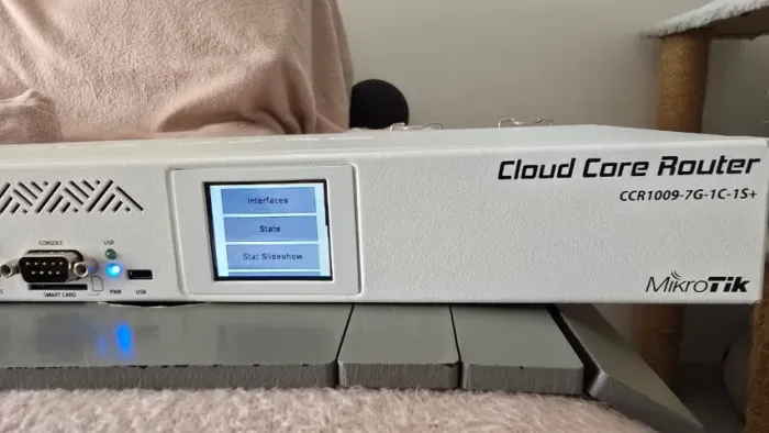 MikroTik Cloud Core Router CCR1009-7G-1C-1S+ | 9 Núcleos | Porta 10Gbps