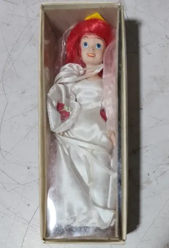 Boneca Princesa Disney De Porcelana Ariel Noiva Excelente Es