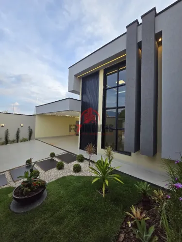 CASA COM ACABAMENTO DIFERENCIADO / 3S - PARQUE DAS FLORES - GOIÂNIA