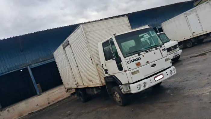 Caminhão ford cargo 815 2003