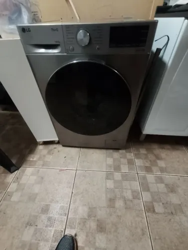 Máquina de lavar roupa lava e seca 
