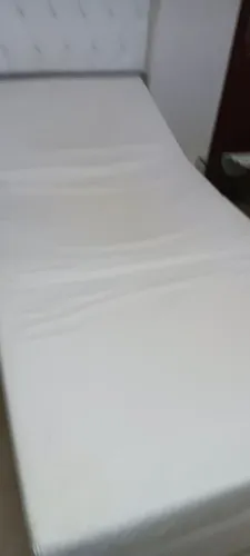 Cama solteiro motorizada com cabeceira